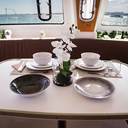 Arraial Sailors Botel Tavira